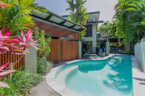 Leilani Melia - stylish 3 bedroom villa on Four Mile Beach